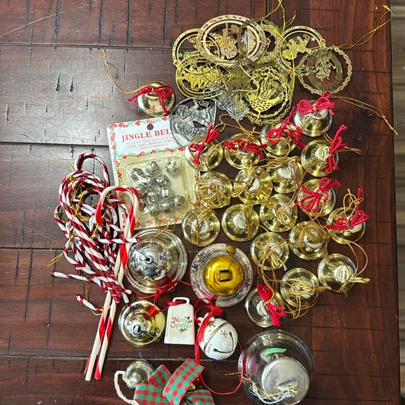 Lot of Christmas decor and ornaments - Picture 1 of 6